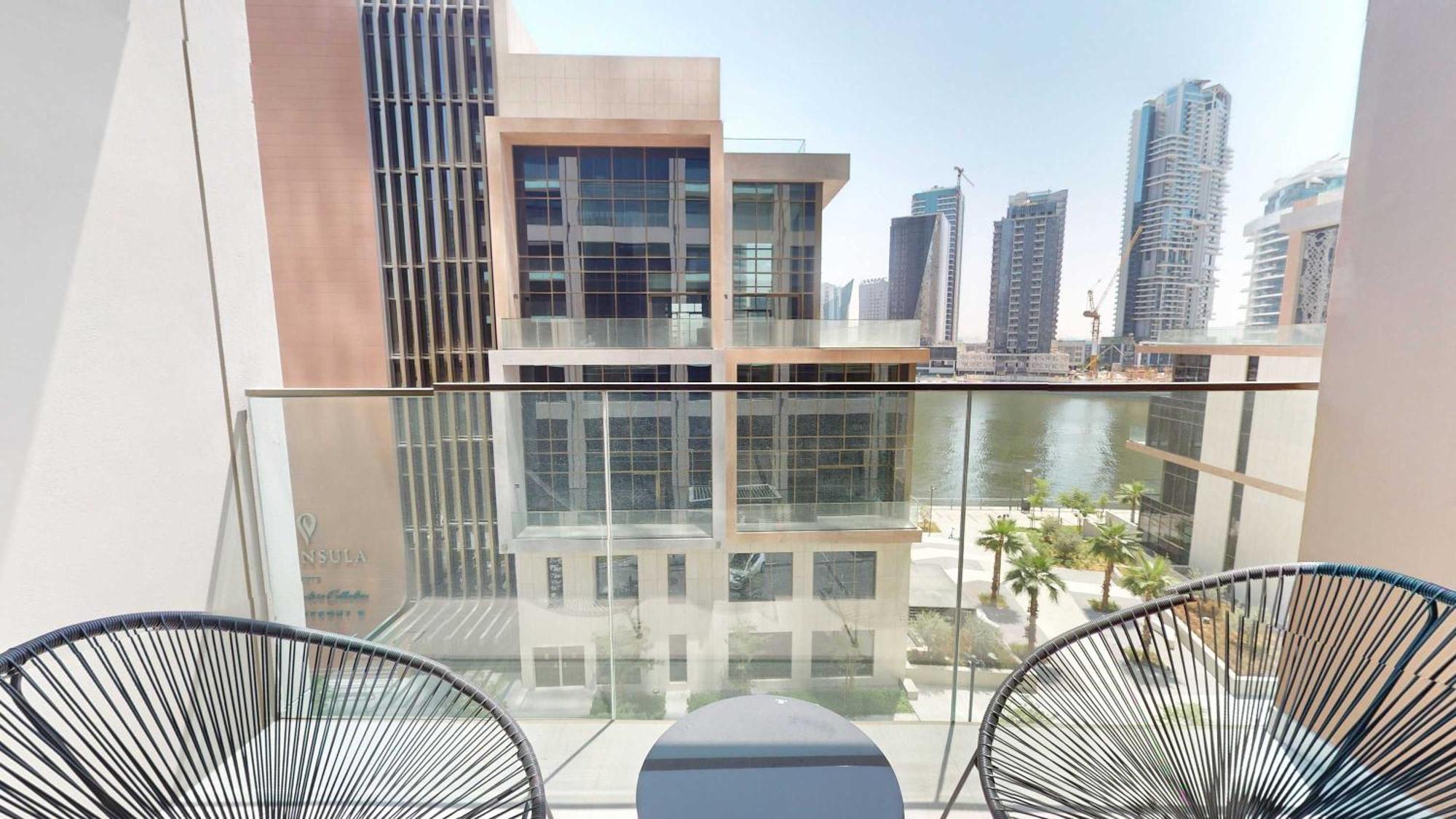 Pvh - Lavish 1br In Peninsula Five Dubai